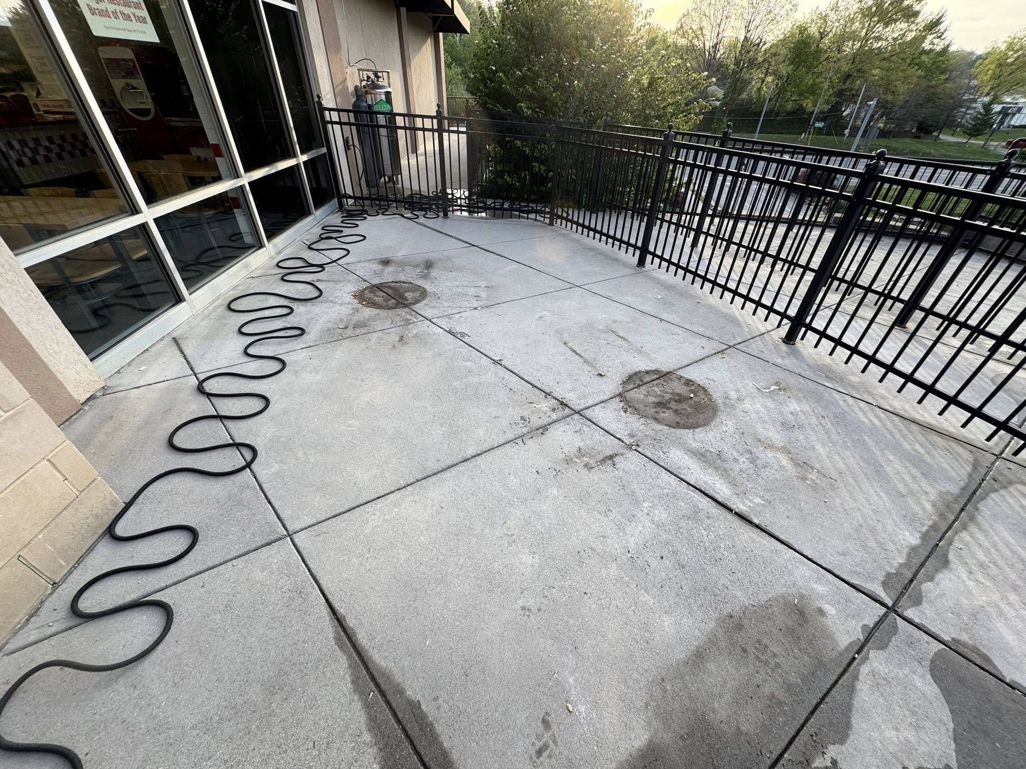 Knox County patio before professional cleaning